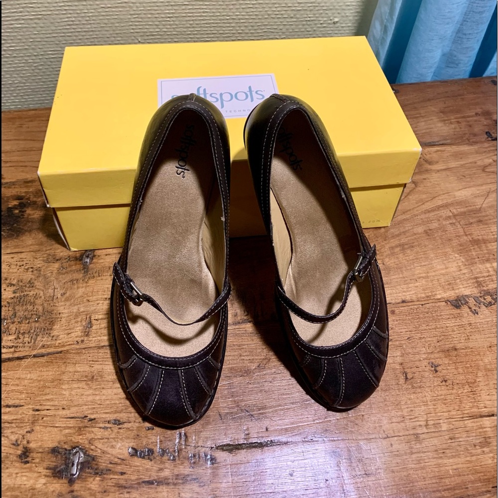 Softspots Excellent Condition Brown Shoes - Picture 2 of 4